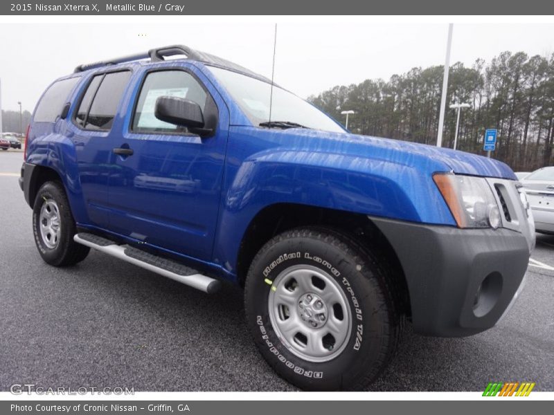 Front 3/4 View of 2015 Xterra X