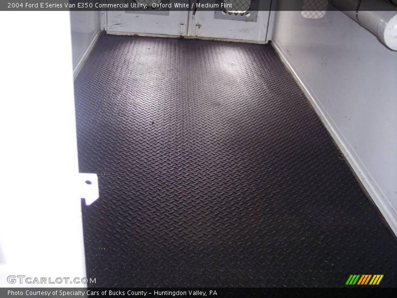 Oxford White / Medium Flint 2004 Ford E Series Van E350 Commercial Utility