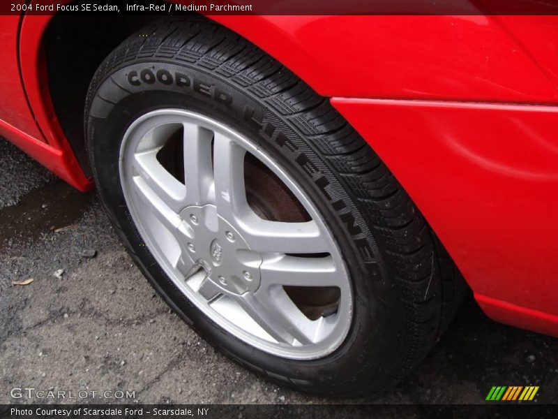 Infra-Red / Medium Parchment 2004 Ford Focus SE Sedan