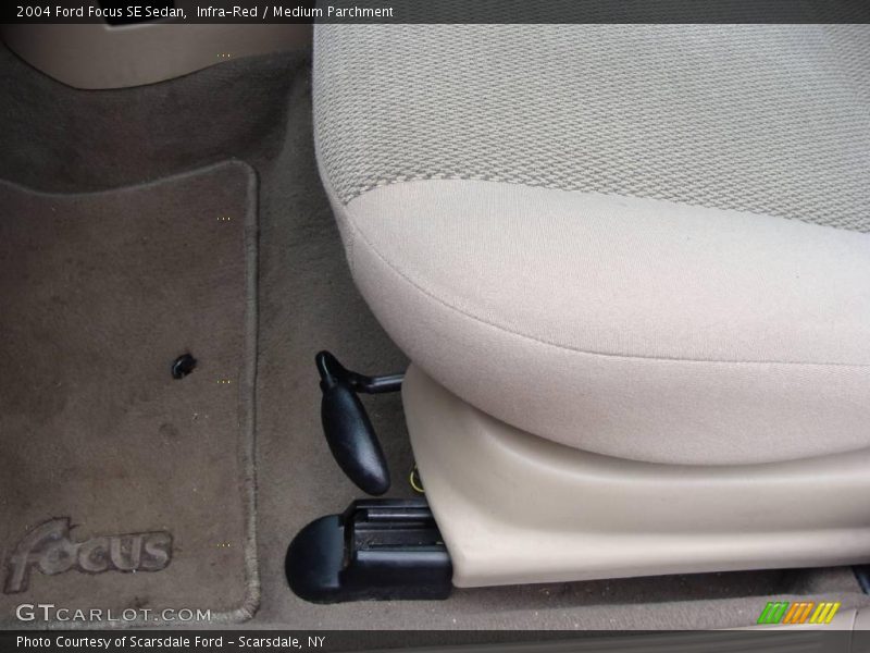 Infra-Red / Medium Parchment 2004 Ford Focus SE Sedan