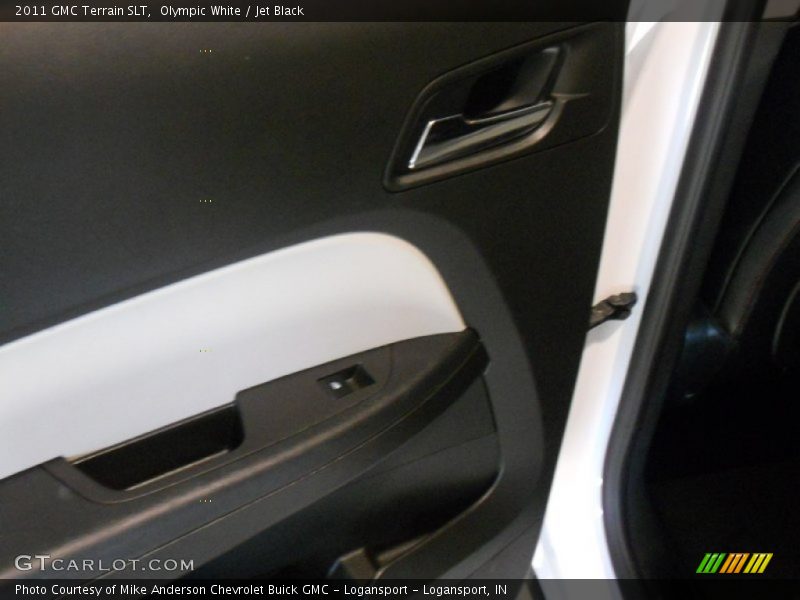 Olympic White / Jet Black 2011 GMC Terrain SLT