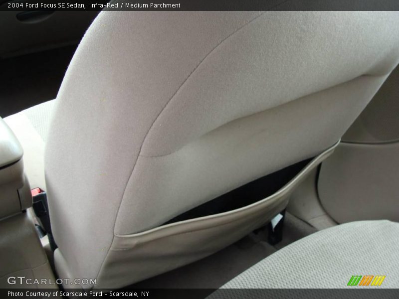 Infra-Red / Medium Parchment 2004 Ford Focus SE Sedan