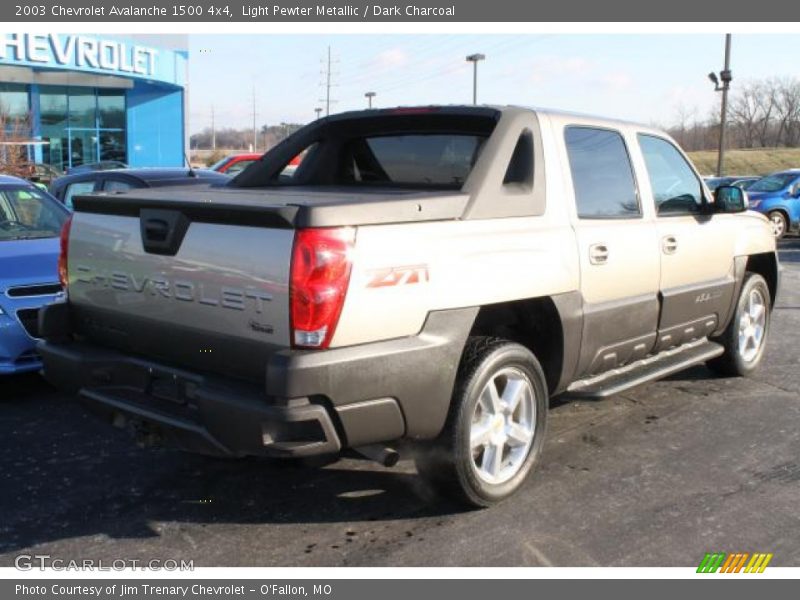 Light Pewter Metallic / Dark Charcoal 2003 Chevrolet Avalanche 1500 4x4