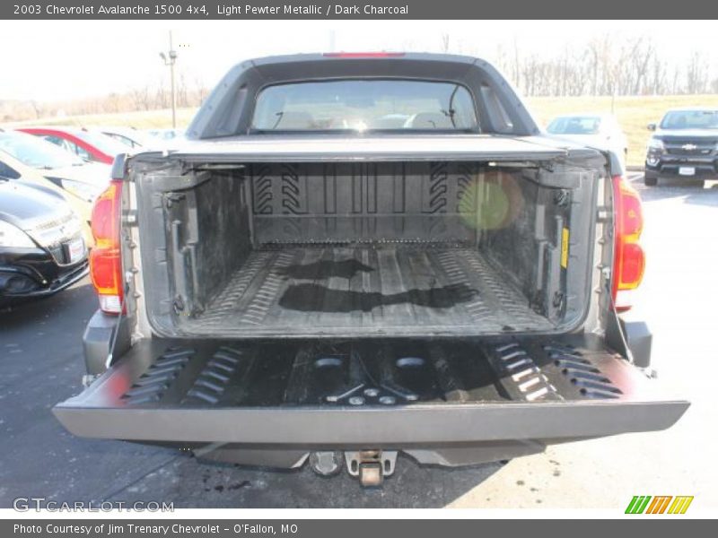 Light Pewter Metallic / Dark Charcoal 2003 Chevrolet Avalanche 1500 4x4