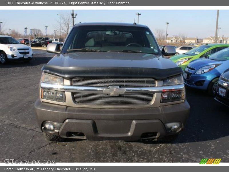 Light Pewter Metallic / Dark Charcoal 2003 Chevrolet Avalanche 1500 4x4