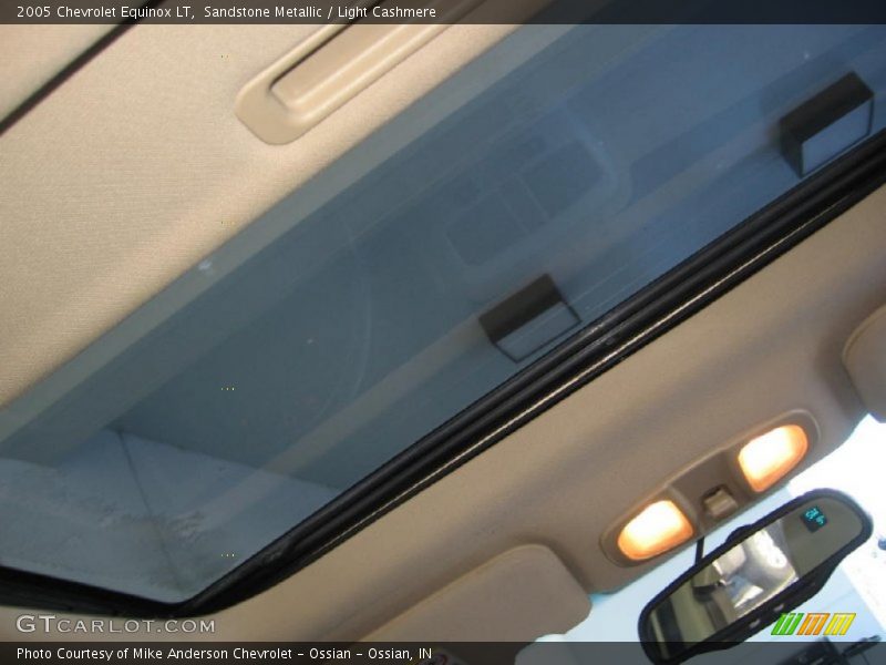 Sandstone Metallic / Light Cashmere 2005 Chevrolet Equinox LT