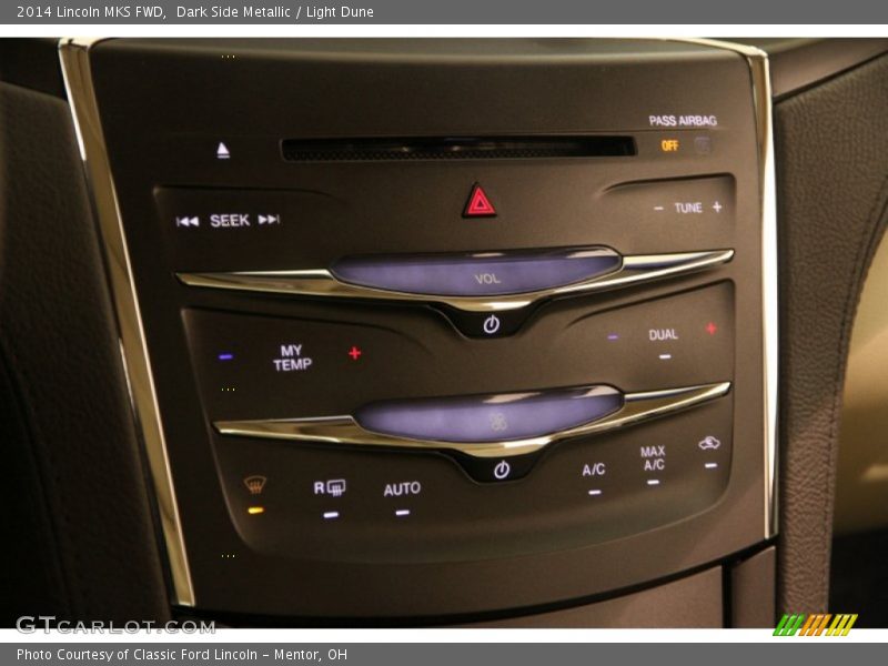 Dark Side Metallic / Light Dune 2014 Lincoln MKS FWD