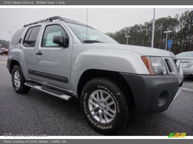 Front 3/4 View of 2015 Xterra S