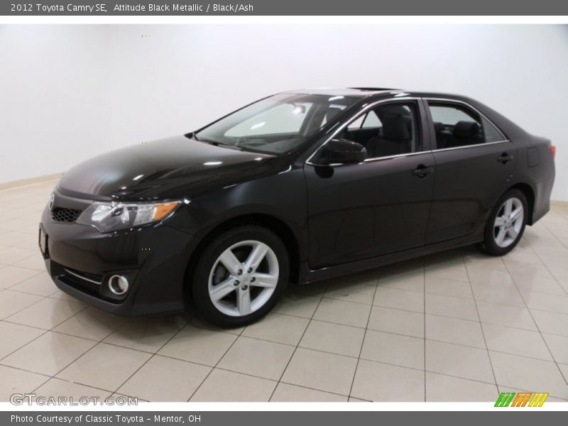 Front 3/4 View of 2012 Camry SE