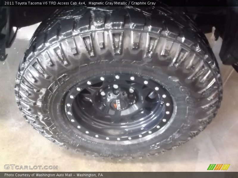 Magnetic Gray Metallic / Graphite Gray 2011 Toyota Tacoma V6 TRD Access Cab 4x4
