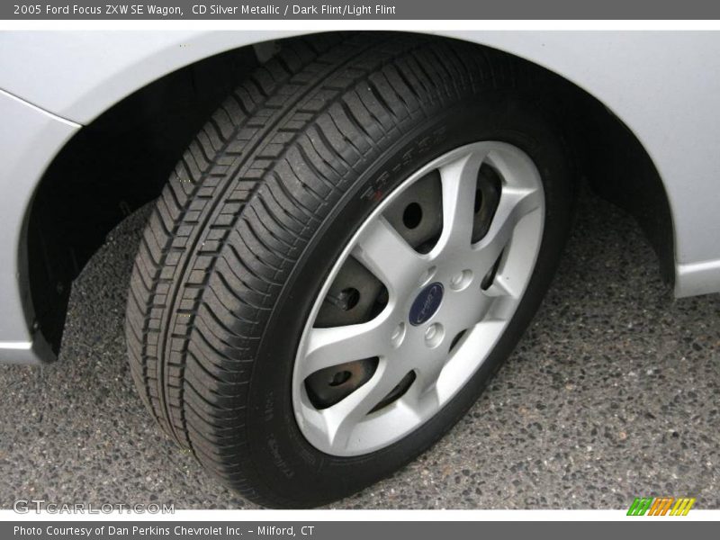 CD Silver Metallic / Dark Flint/Light Flint 2005 Ford Focus ZXW SE Wagon