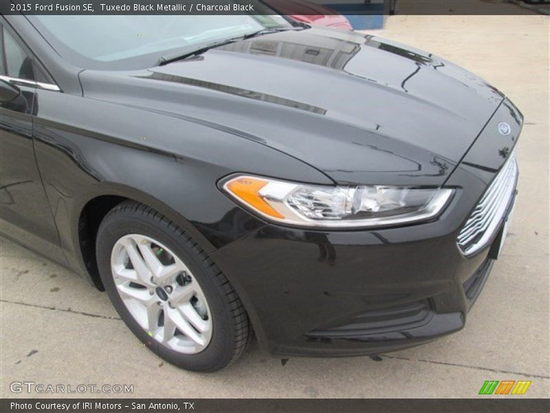 Tuxedo Black Metallic / Charcoal Black 2015 Ford Fusion SE