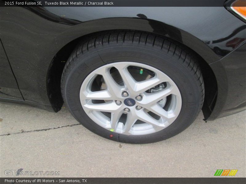 Tuxedo Black Metallic / Charcoal Black 2015 Ford Fusion SE