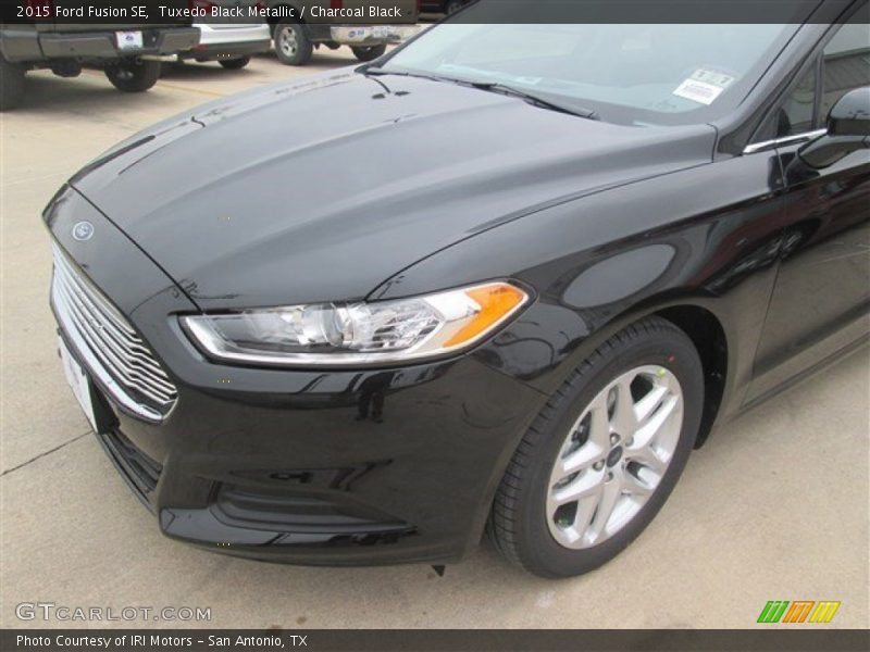 Tuxedo Black Metallic / Charcoal Black 2015 Ford Fusion SE