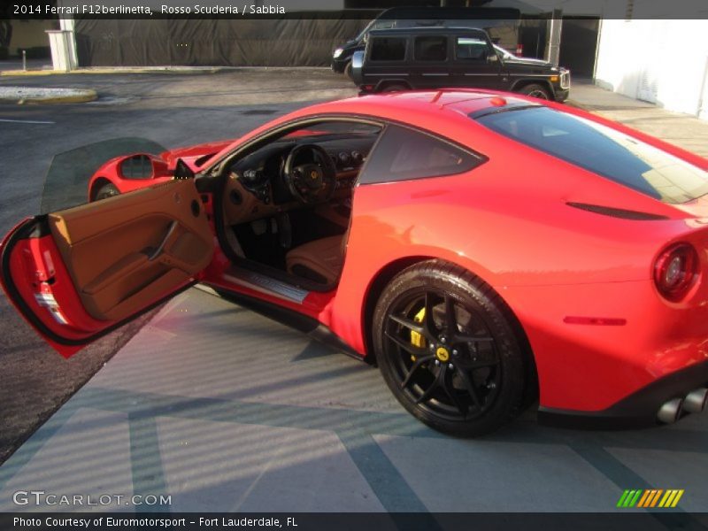 Rosso Scuderia / Sabbia 2014 Ferrari F12berlinetta