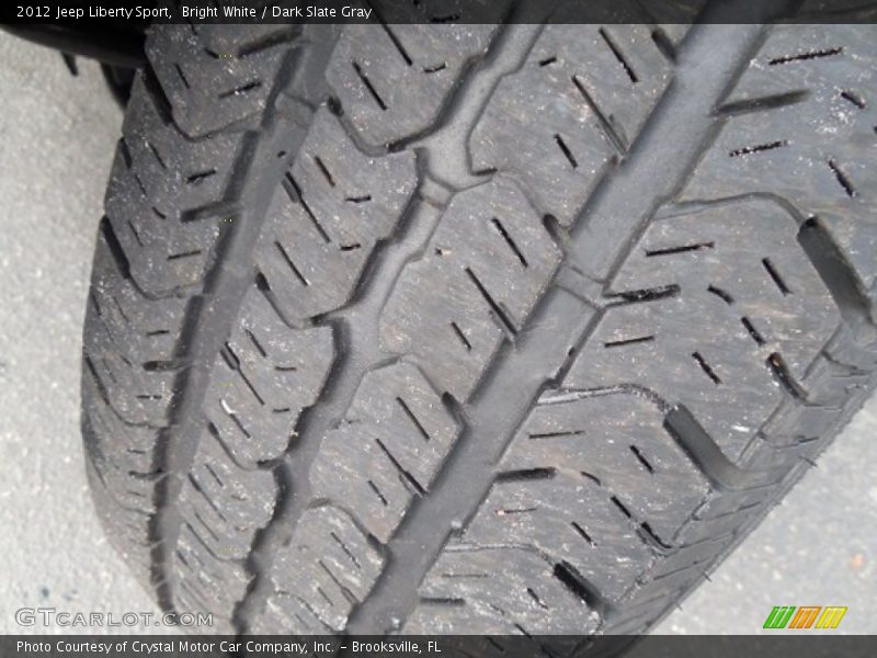 Bright White / Dark Slate Gray 2012 Jeep Liberty Sport
