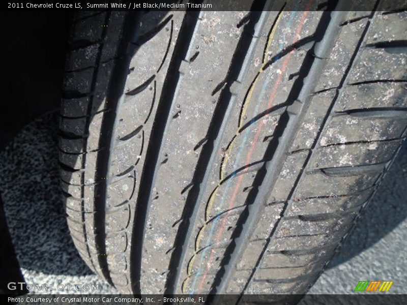 Summit White / Jet Black/Medium Titanium 2011 Chevrolet Cruze LS