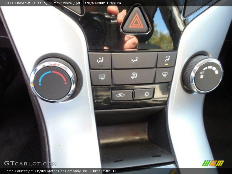 Summit White / Jet Black/Medium Titanium 2011 Chevrolet Cruze LS