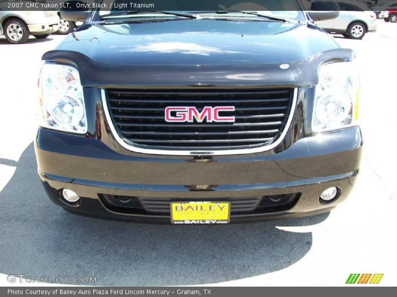 Onyx Black / Light Titanium 2007 GMC Yukon SLT