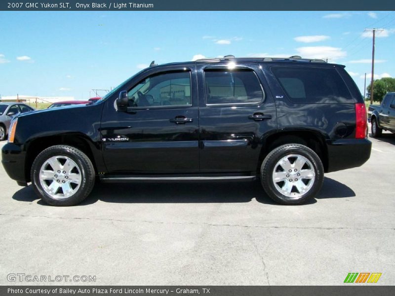Onyx Black / Light Titanium 2007 GMC Yukon SLT