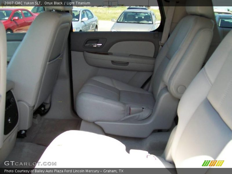 Onyx Black / Light Titanium 2007 GMC Yukon SLT