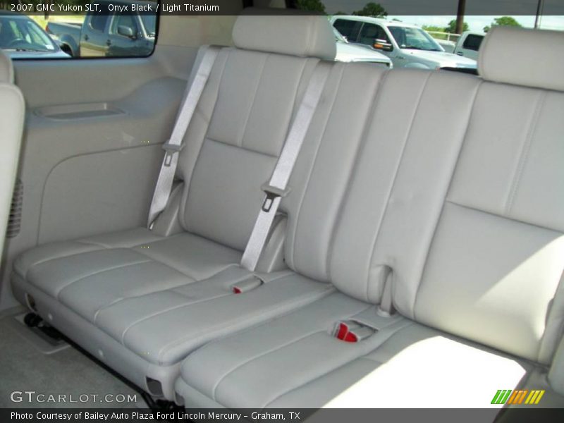 Onyx Black / Light Titanium 2007 GMC Yukon SLT