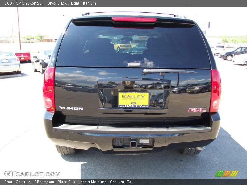 Onyx Black / Light Titanium 2007 GMC Yukon SLT