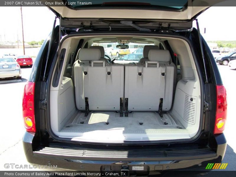 Onyx Black / Light Titanium 2007 GMC Yukon SLT