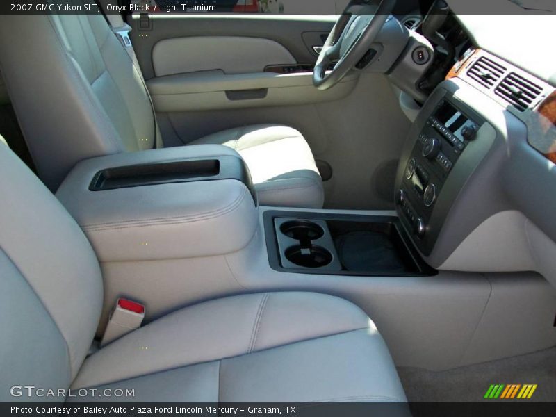 Onyx Black / Light Titanium 2007 GMC Yukon SLT