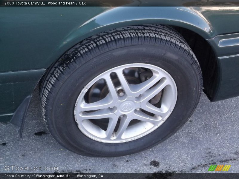 Woodland Pearl / Oak 2000 Toyota Camry LE