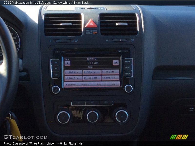 Candy White / Titan Black 2010 Volkswagen Jetta SE Sedan