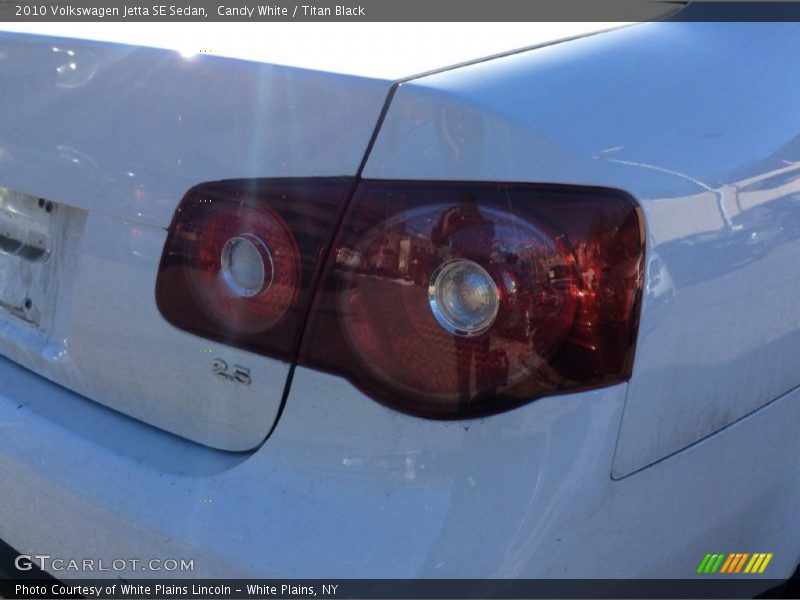 Candy White / Titan Black 2010 Volkswagen Jetta SE Sedan