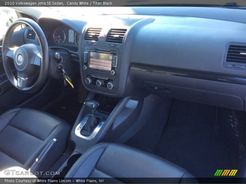 Candy White / Titan Black 2010 Volkswagen Jetta SE Sedan
