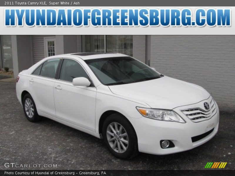 Super White / Ash 2011 Toyota Camry XLE