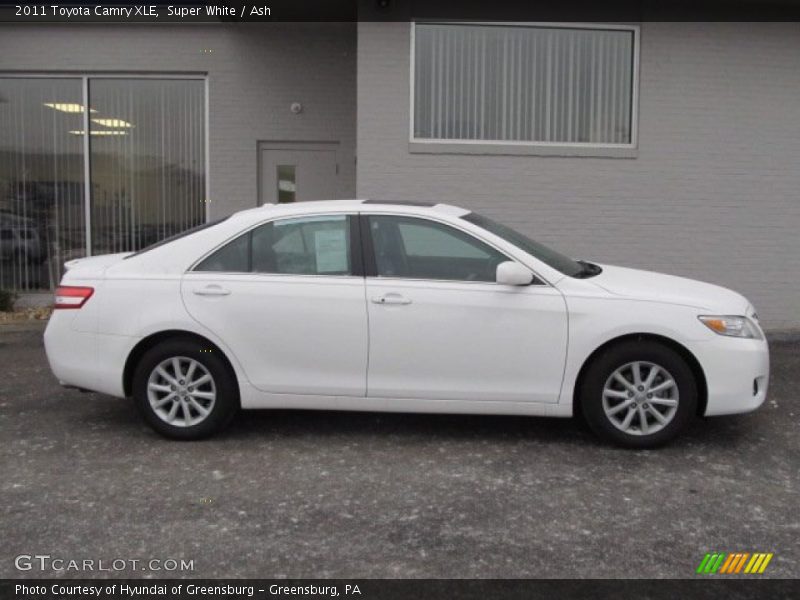 Super White / Ash 2011 Toyota Camry XLE