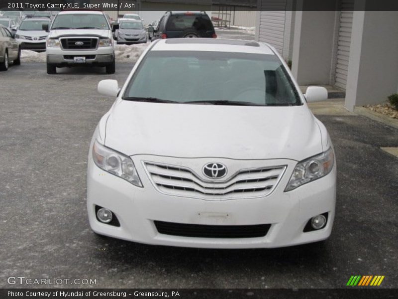 Super White / Ash 2011 Toyota Camry XLE