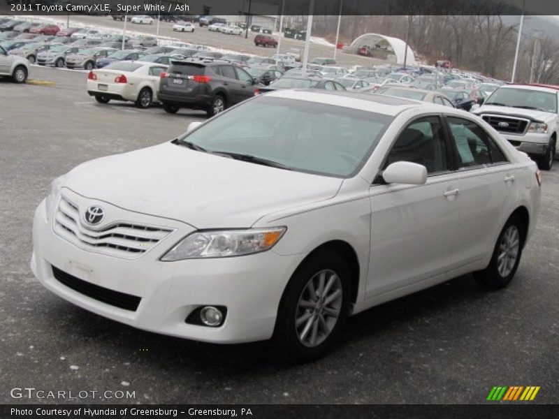 Super White / Ash 2011 Toyota Camry XLE