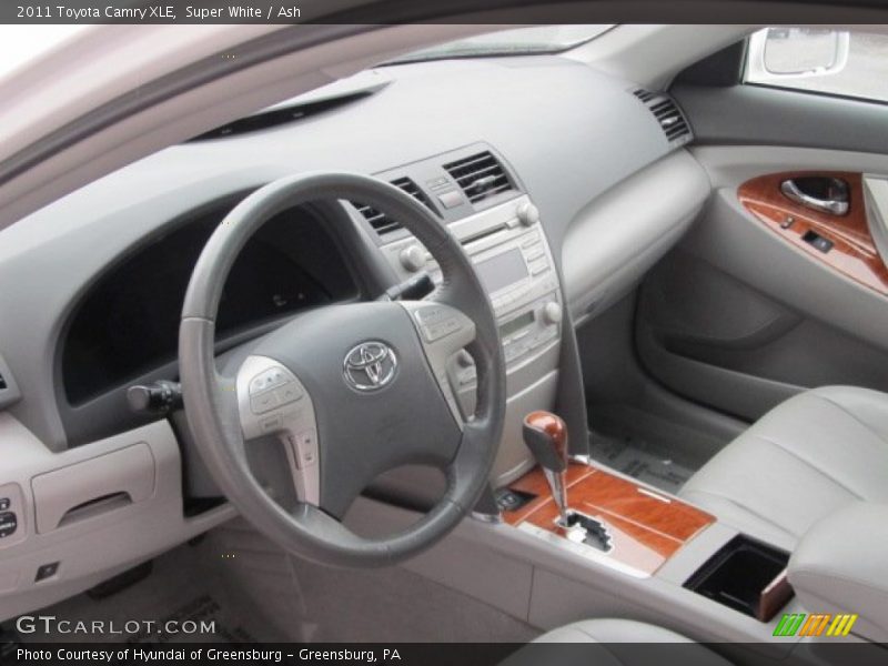 Super White / Ash 2011 Toyota Camry XLE