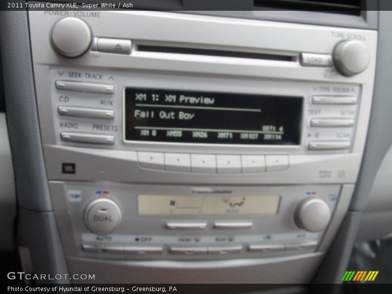 Super White / Ash 2011 Toyota Camry XLE
