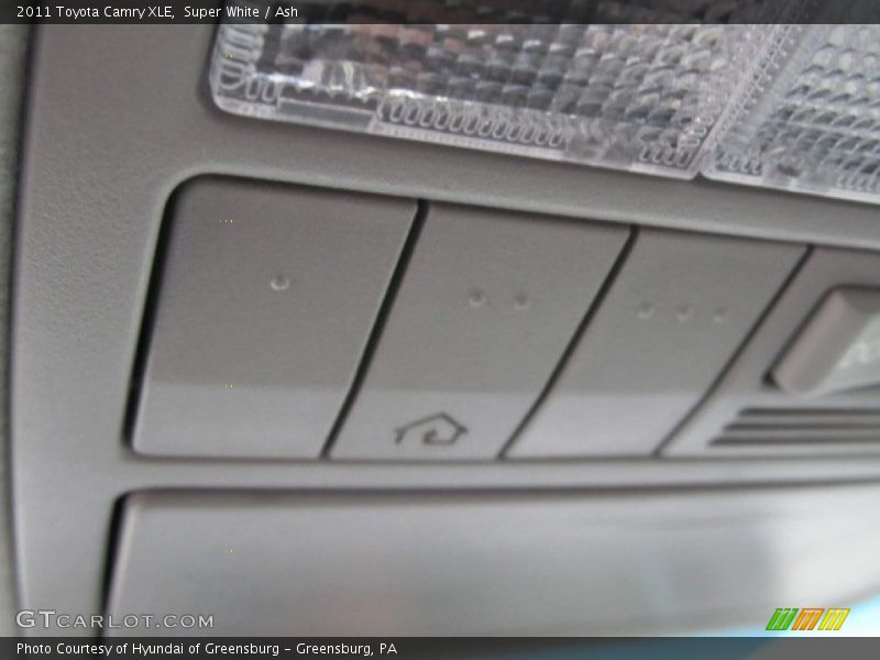 Super White / Ash 2011 Toyota Camry XLE