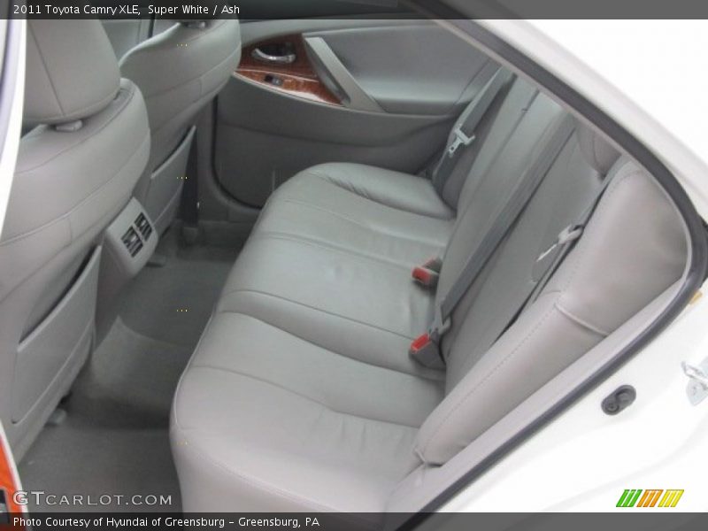 Super White / Ash 2011 Toyota Camry XLE