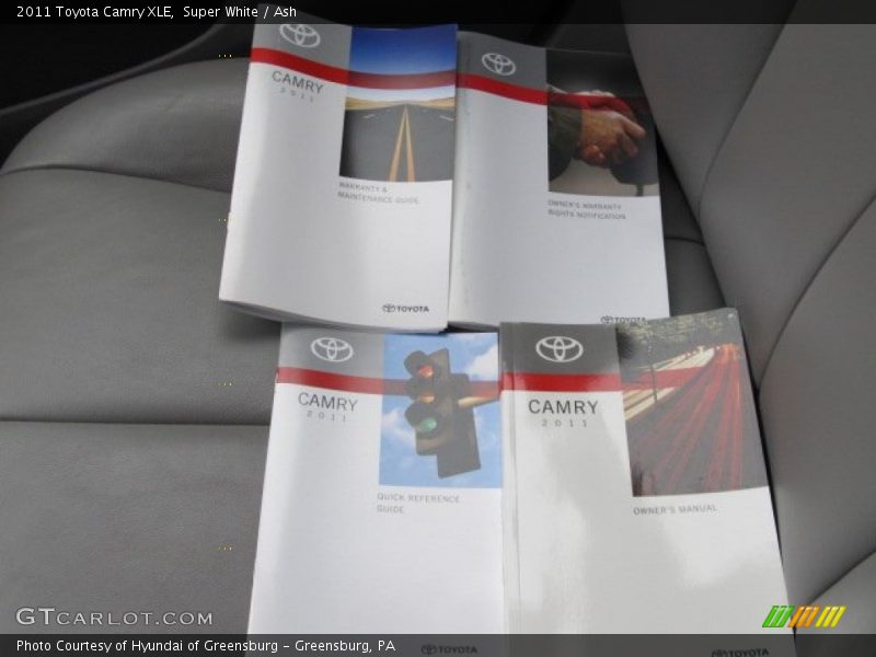 Super White / Ash 2011 Toyota Camry XLE