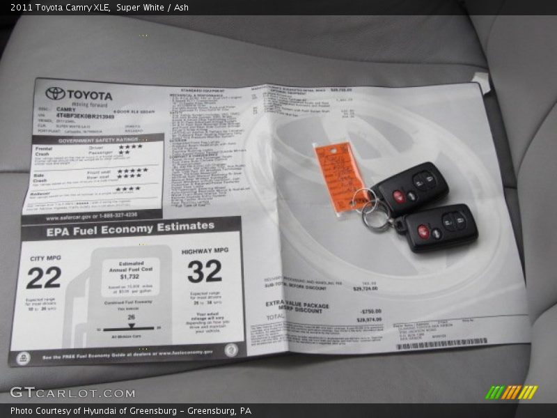 Super White / Ash 2011 Toyota Camry XLE
