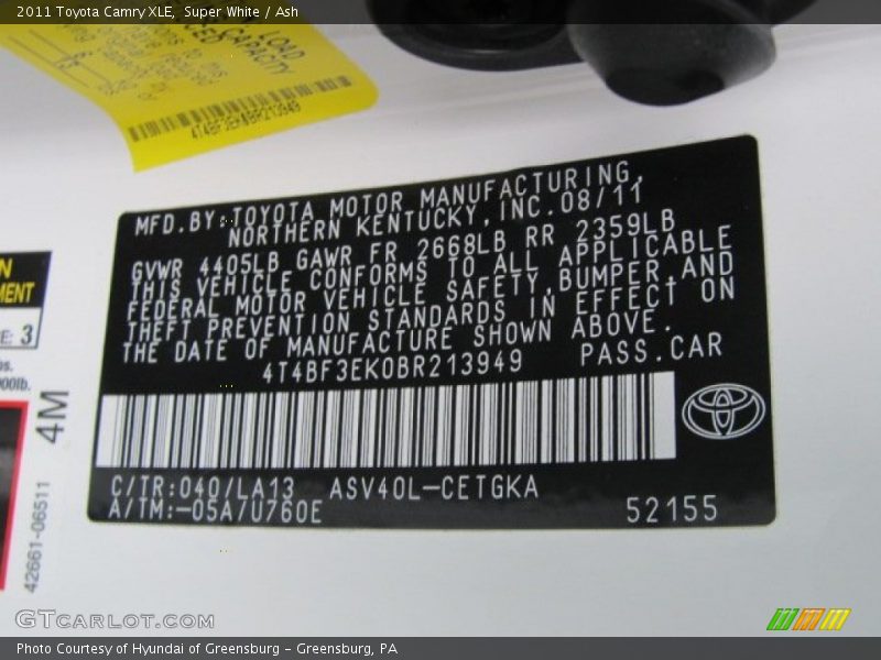 Super White / Ash 2011 Toyota Camry XLE