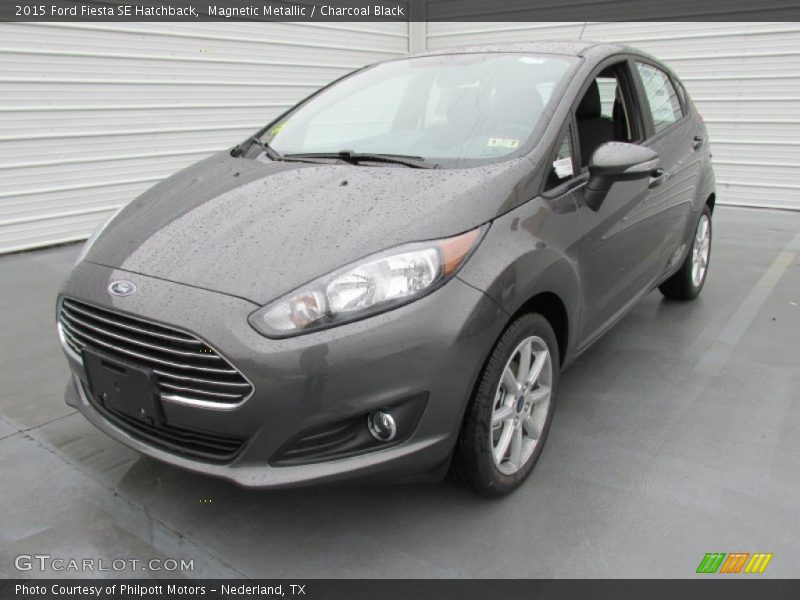 Front 3/4 View of 2015 Fiesta SE Hatchback