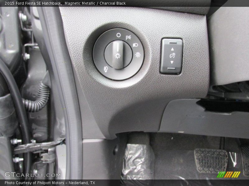 Controls of 2015 Fiesta SE Hatchback
