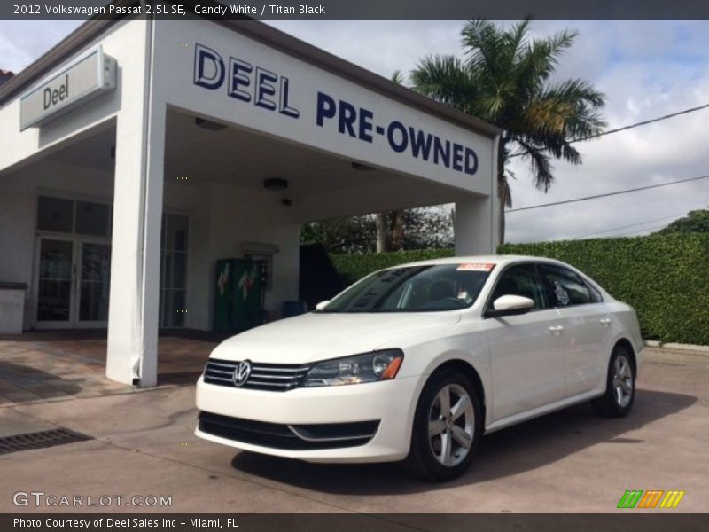 Candy White / Titan Black 2012 Volkswagen Passat 2.5L SE