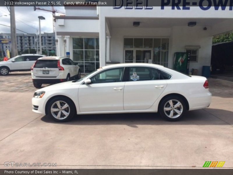 Candy White / Titan Black 2012 Volkswagen Passat 2.5L SE