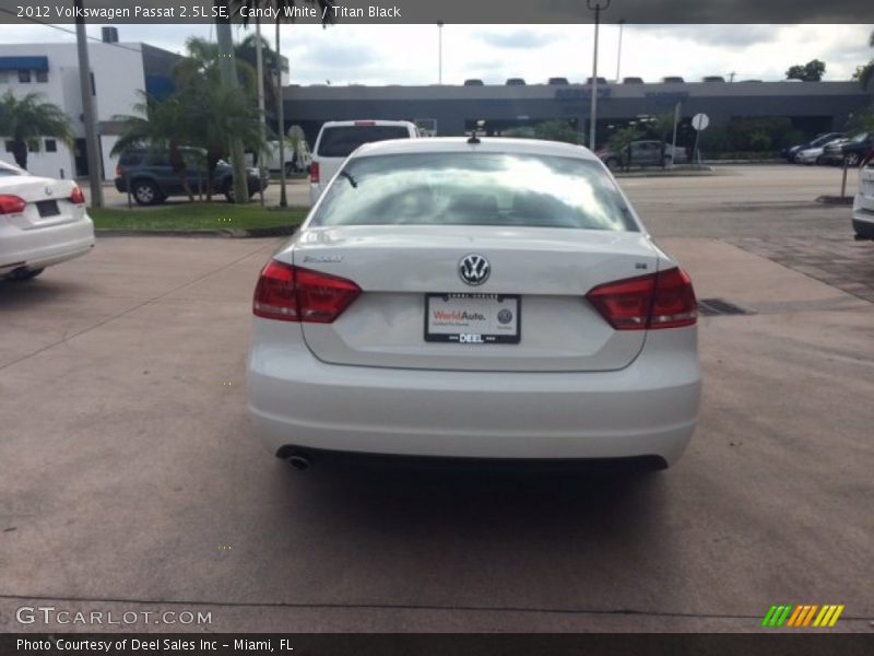 Candy White / Titan Black 2012 Volkswagen Passat 2.5L SE