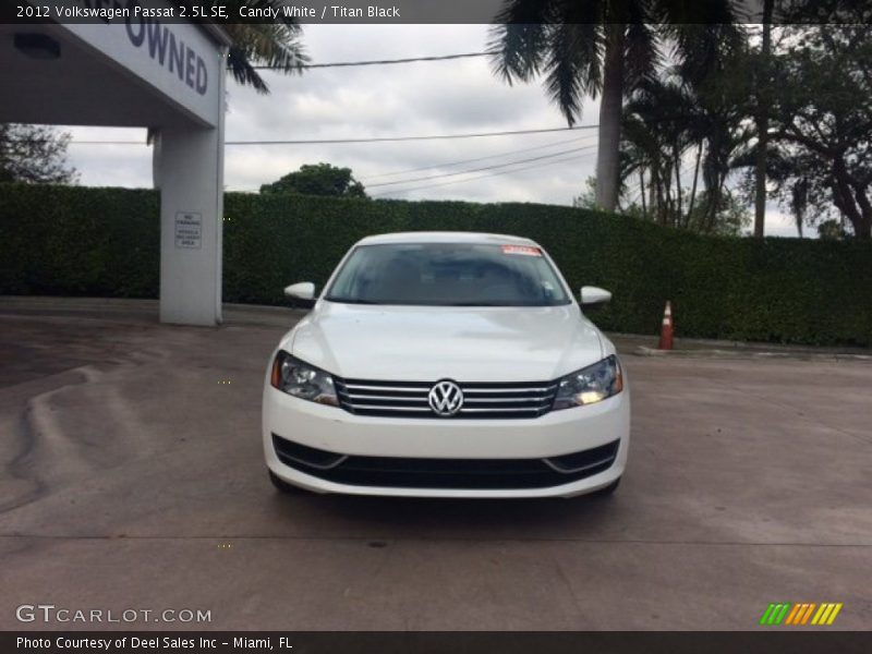 Candy White / Titan Black 2012 Volkswagen Passat 2.5L SE